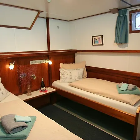 Hotelboat Fiep * Amsterdam